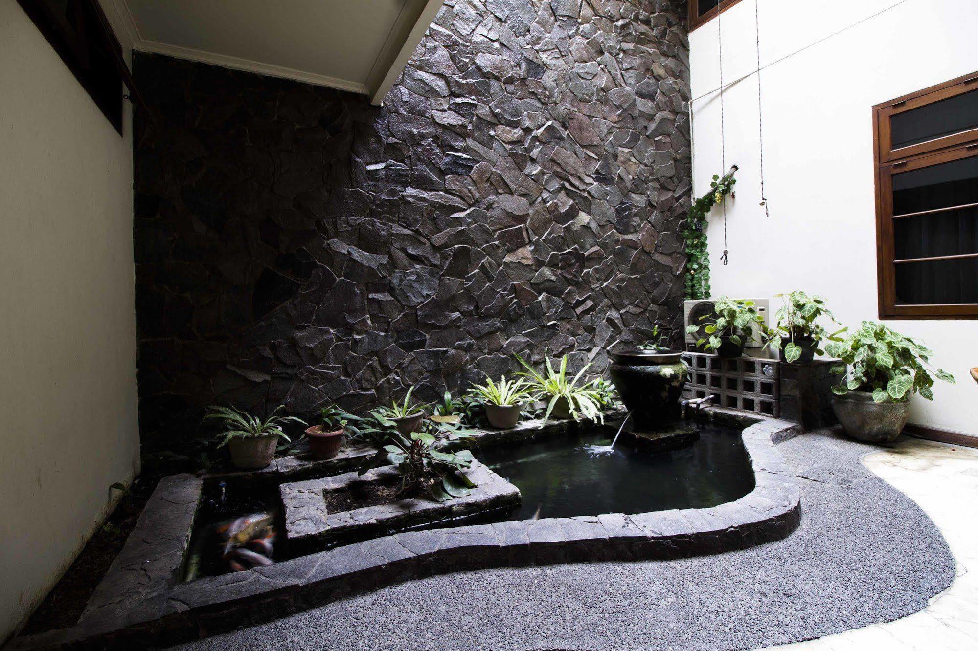 Hotel Reddoorz @ Dago Bandung Exteriér fotografie