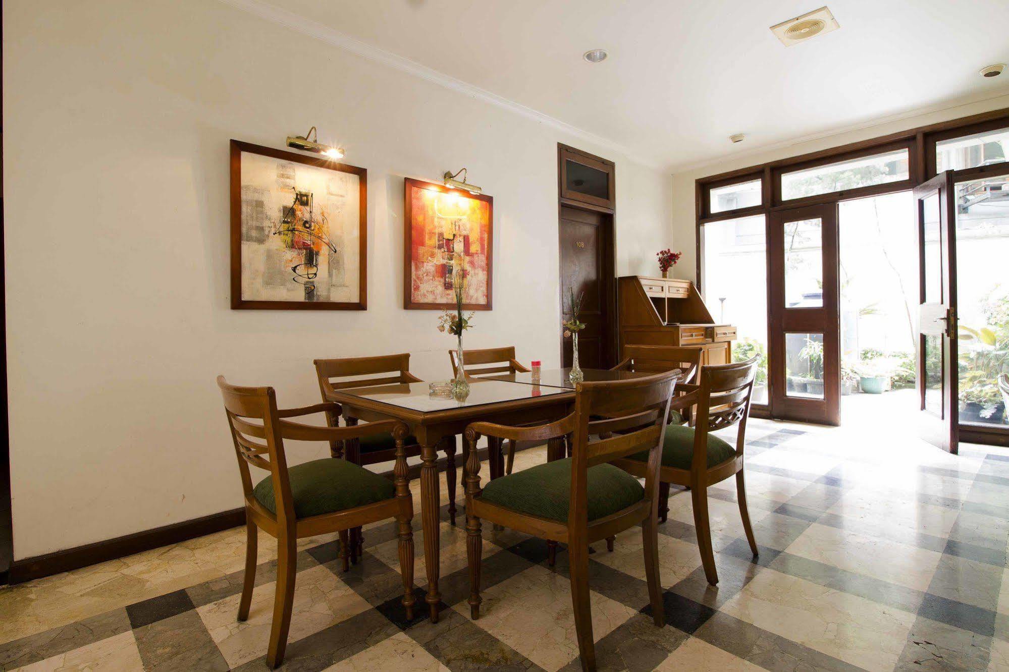 Hotel Reddoorz @ Dago Bandung Exteriér fotografie