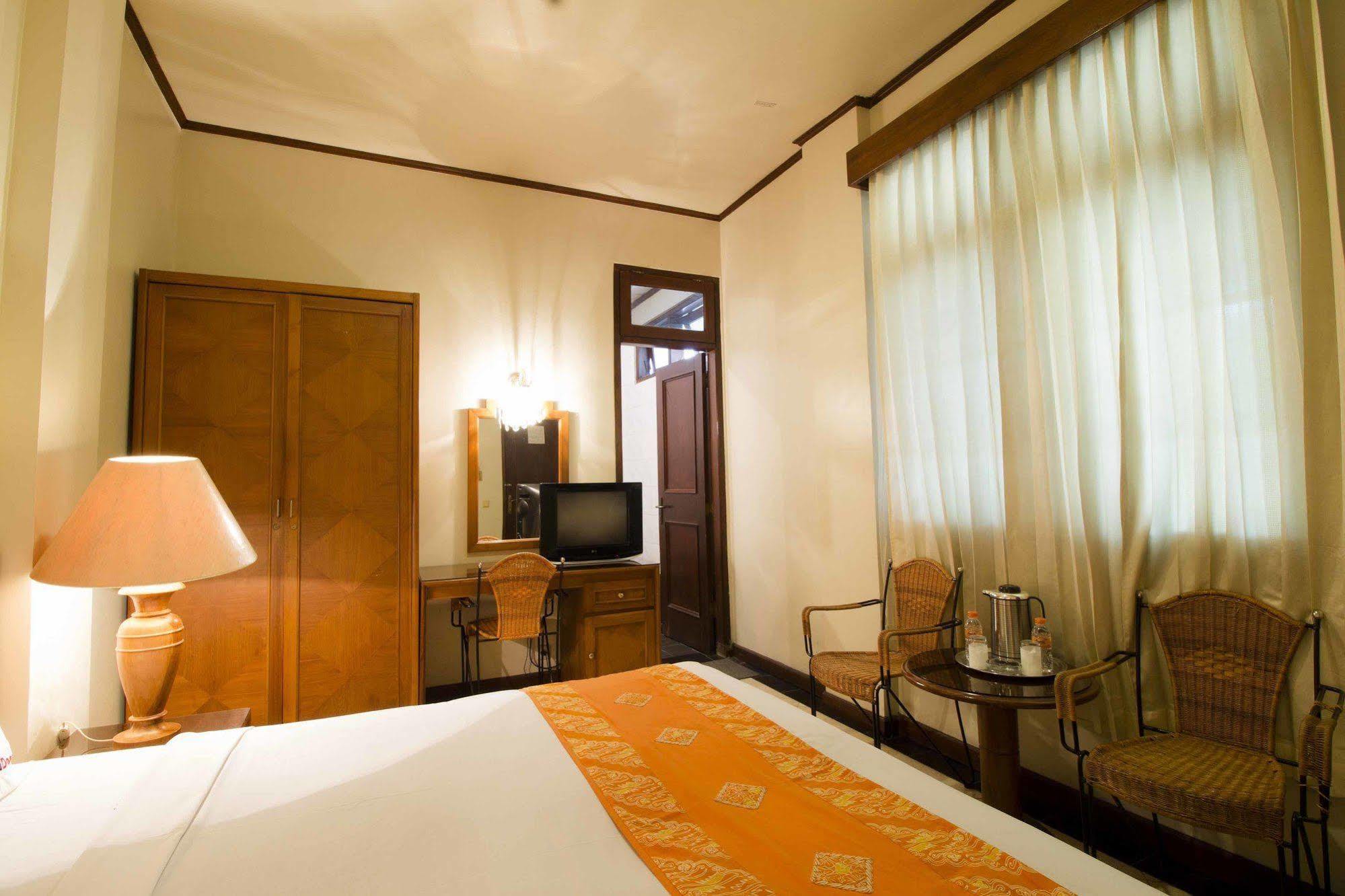 Hotel Reddoorz @ Dago Bandung Exteriér fotografie