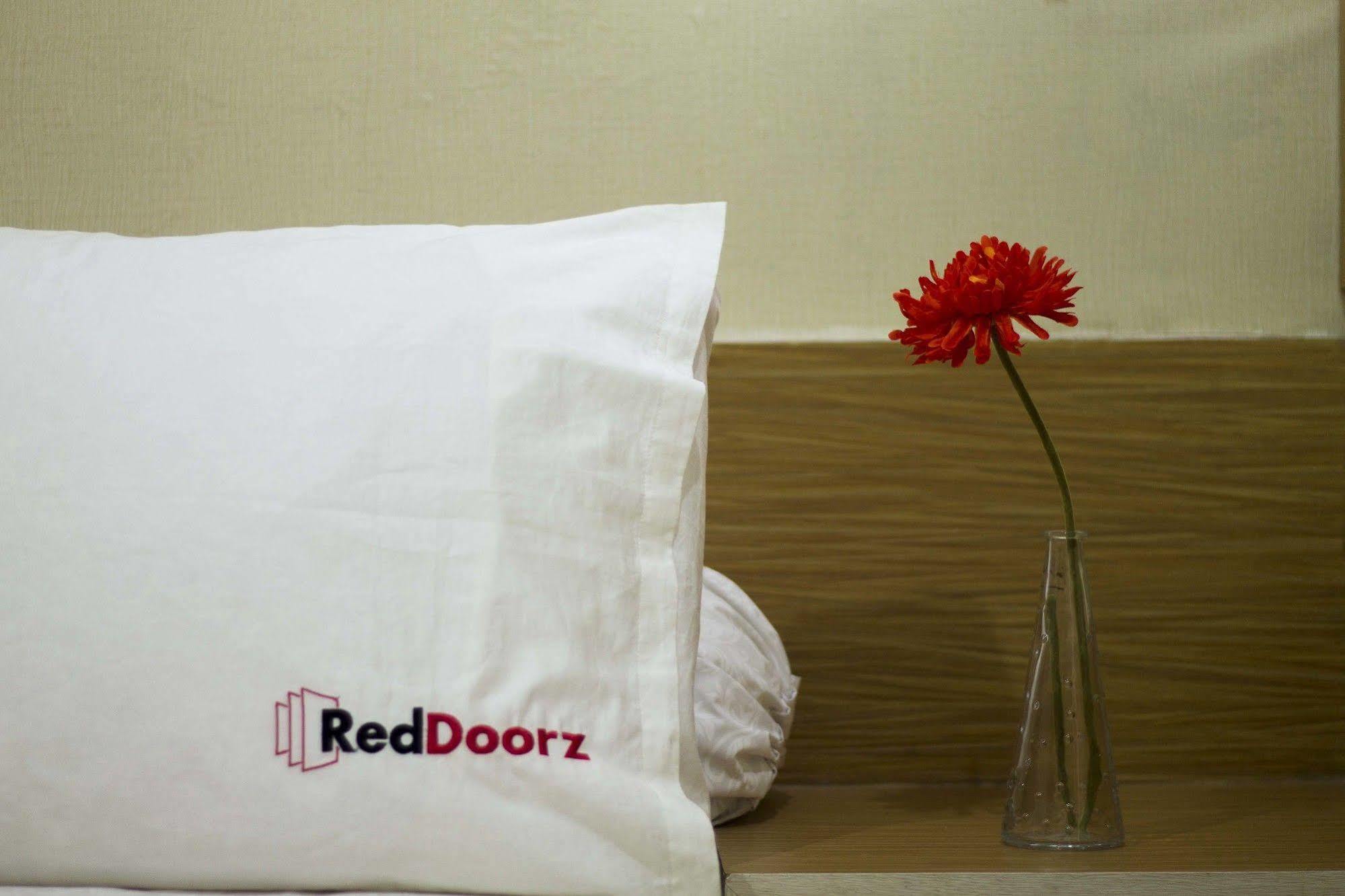 Hotel Reddoorz @ Dago Bandung Exteriér fotografie