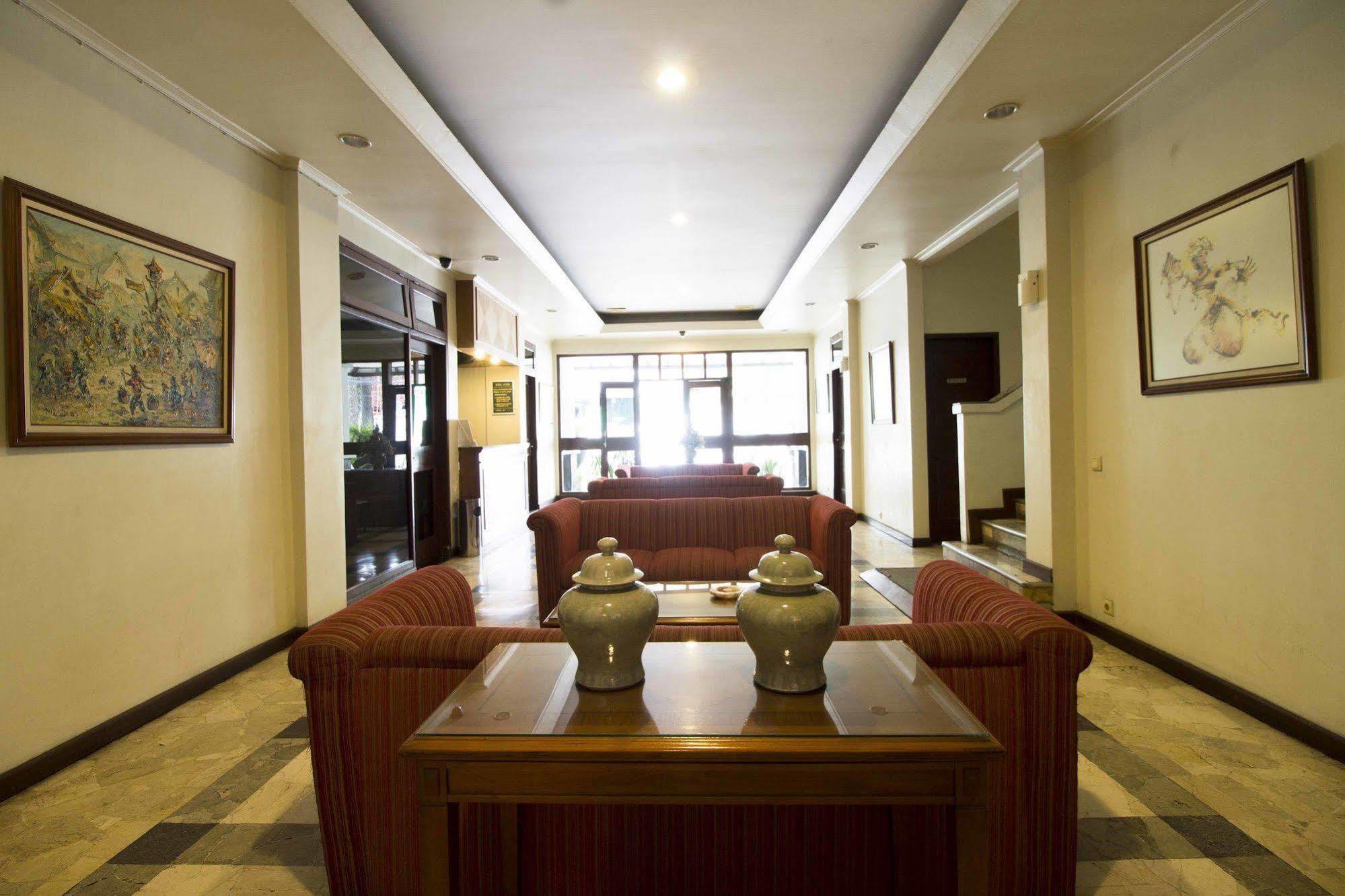 Hotel Reddoorz @ Dago Bandung Exteriér fotografie